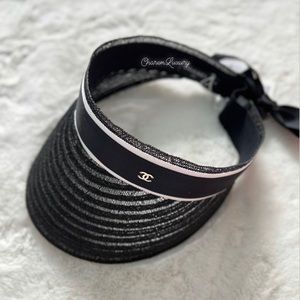 Brand NEW! 🖤 Chanel Sun Visor CC gold Logo 🖤 black white trim M Size Women Hat